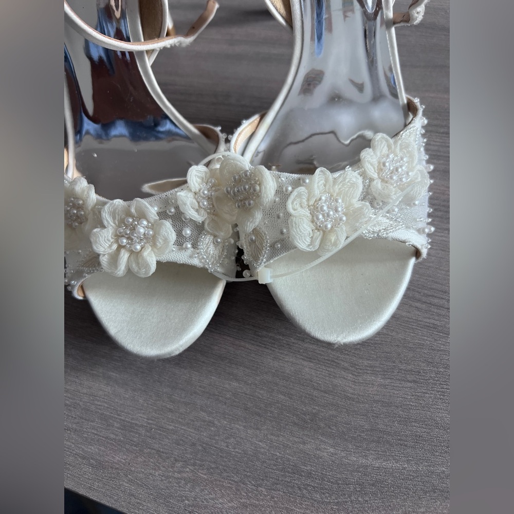 Badgley Mischka Ivory Floral Heels - Picture 7 of 10